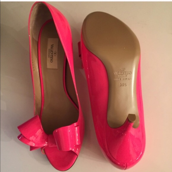 Valentino Bow Pump - Picture 3 of 8